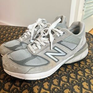 New Balance Women’s 990v5 Sneaker Gray Leather Size 8